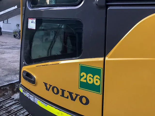 Tracks: Professional earth moving/mining/heavy machinery detailing